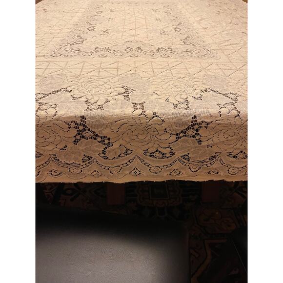 Reversible Vintage Ivory Lace Table Cover 66 x 86 - Picture 7 of 9